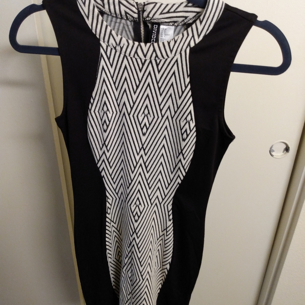 Dress - Picture 2 of 4